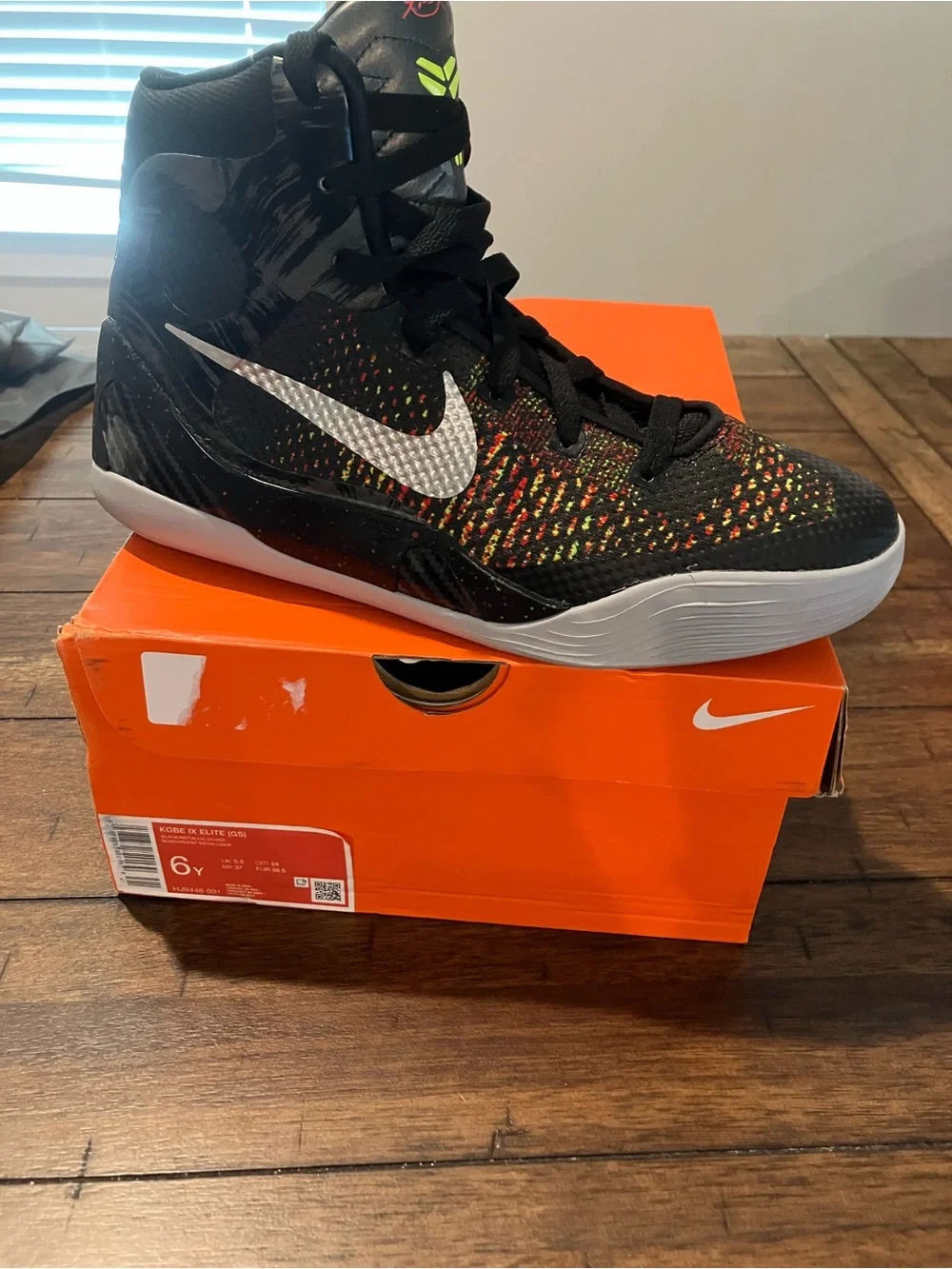 Nike breathable flyknit